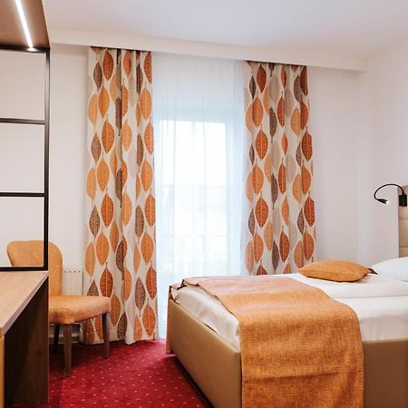 Hotel Der Stockinger 乌特普伦斯塔滕 外观 照片