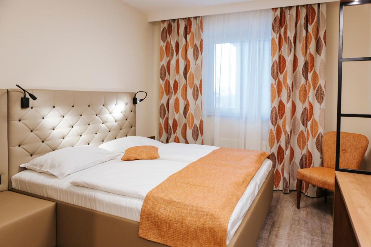 Hotel Der Stockinger 乌特普伦斯塔滕 外观 照片