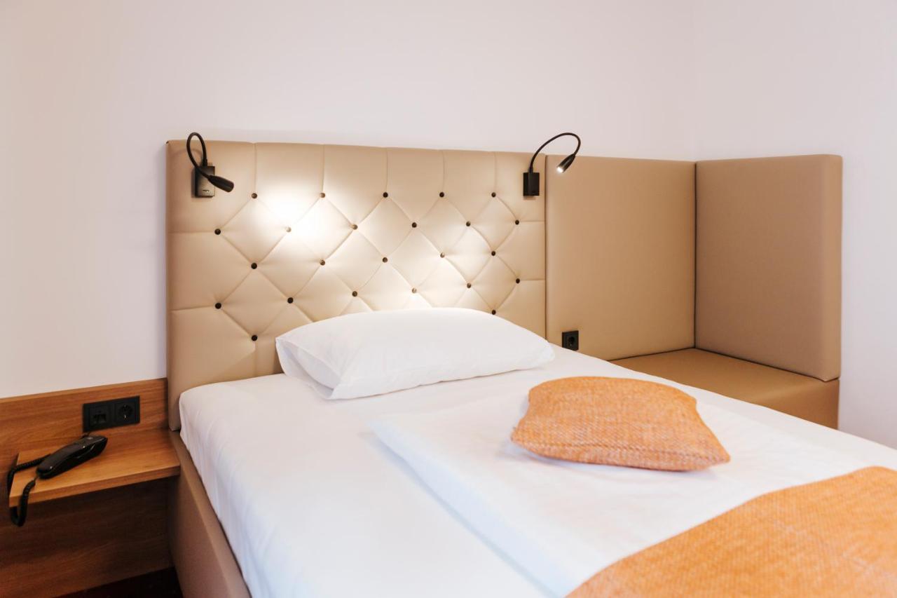 Hotel Der Stockinger 乌特普伦斯塔滕 外观 照片